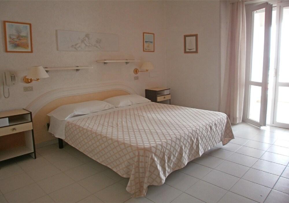 Hotel Continental Cattolica Extérieur photo