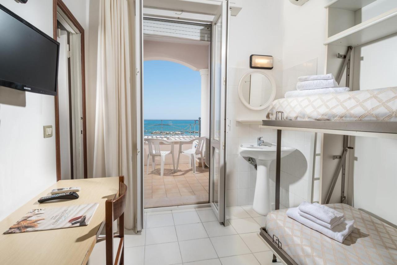 Hotel Continental Cattolica Extérieur photo