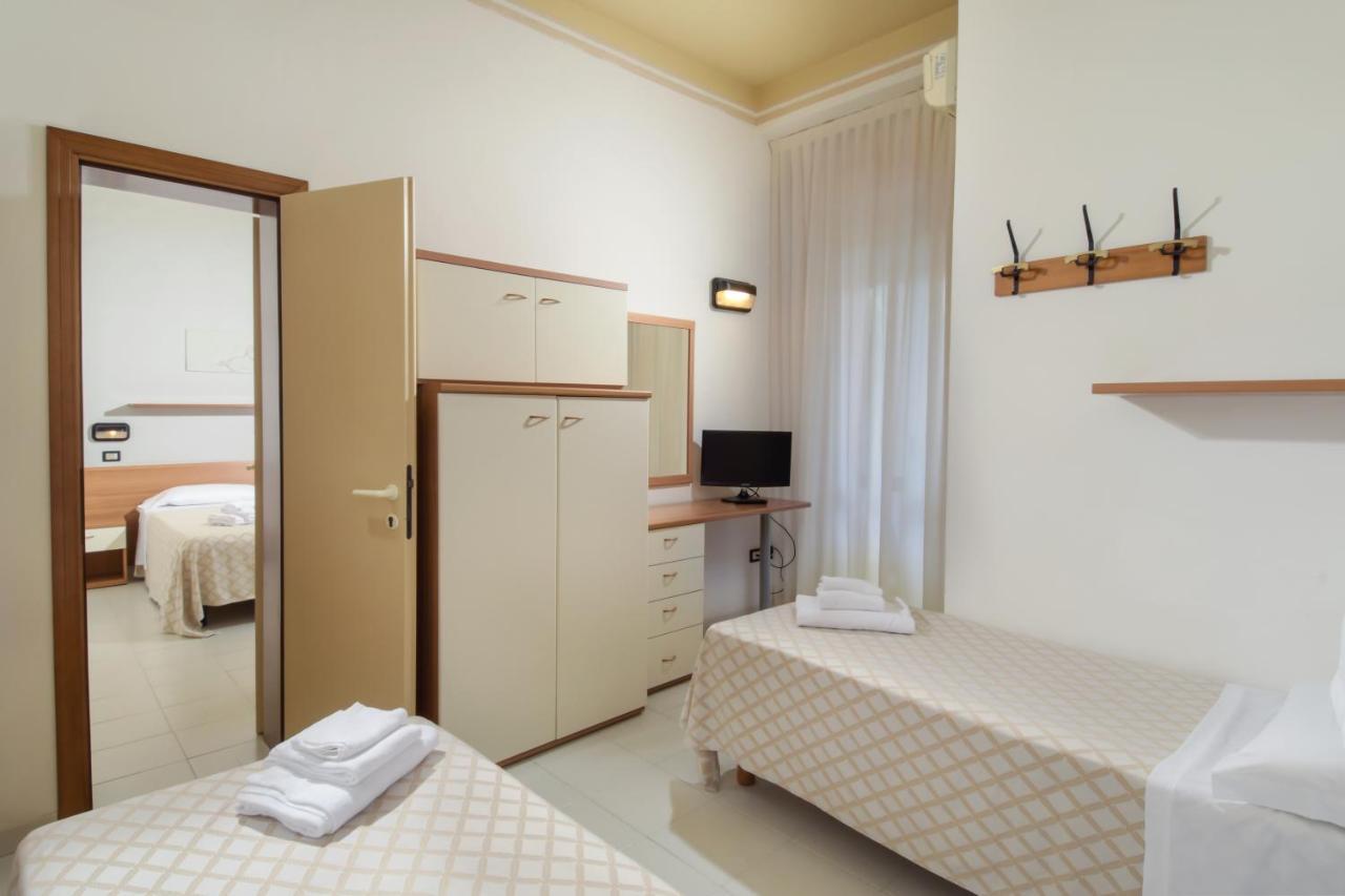 Hotel Continental Cattolica Extérieur photo