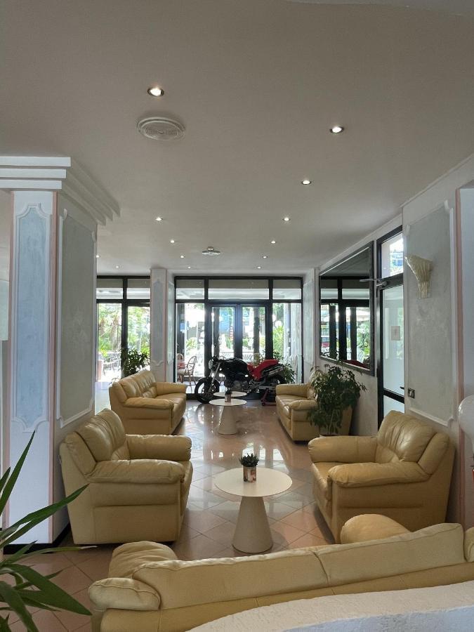 Hotel Continental Cattolica Extérieur photo