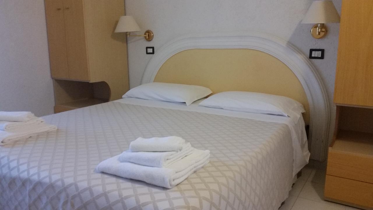 Hotel Continental Cattolica Extérieur photo