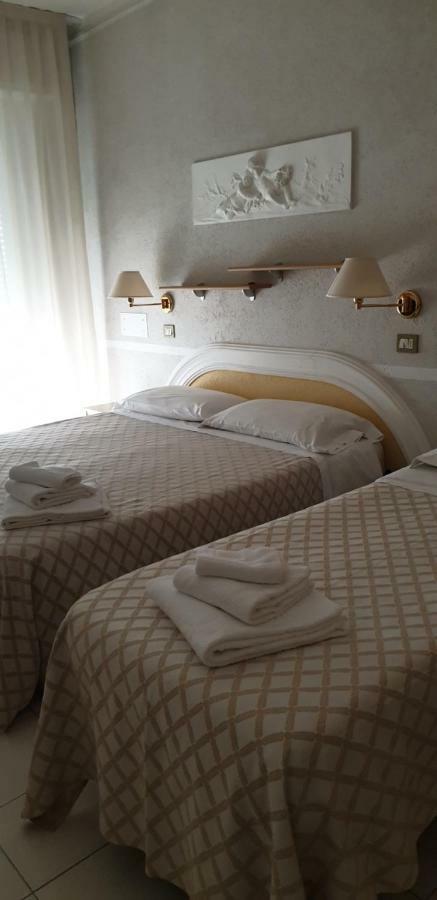 Hotel Continental Cattolica Extérieur photo